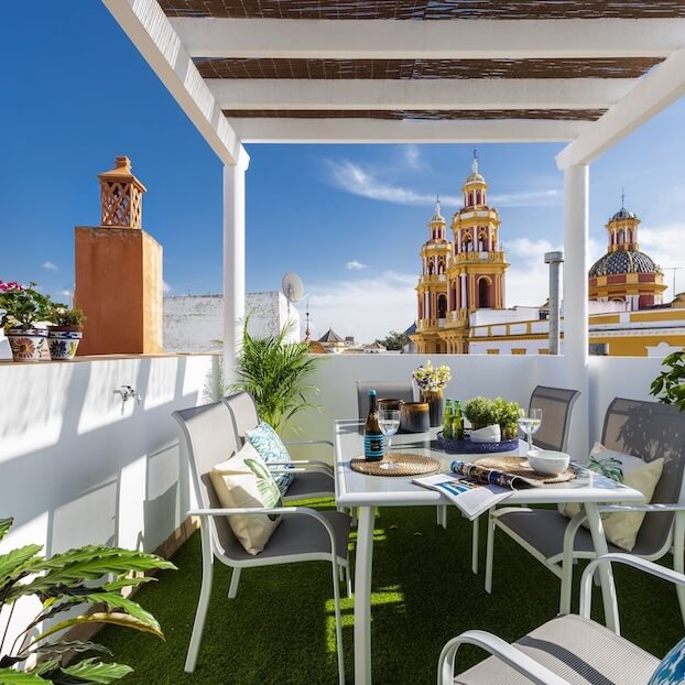 Profitez des derniers rayons du soleil à Séville, en Espagne.