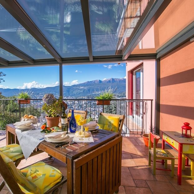 Recherchez des locations de vacances dans le Tessin, en Suisse.