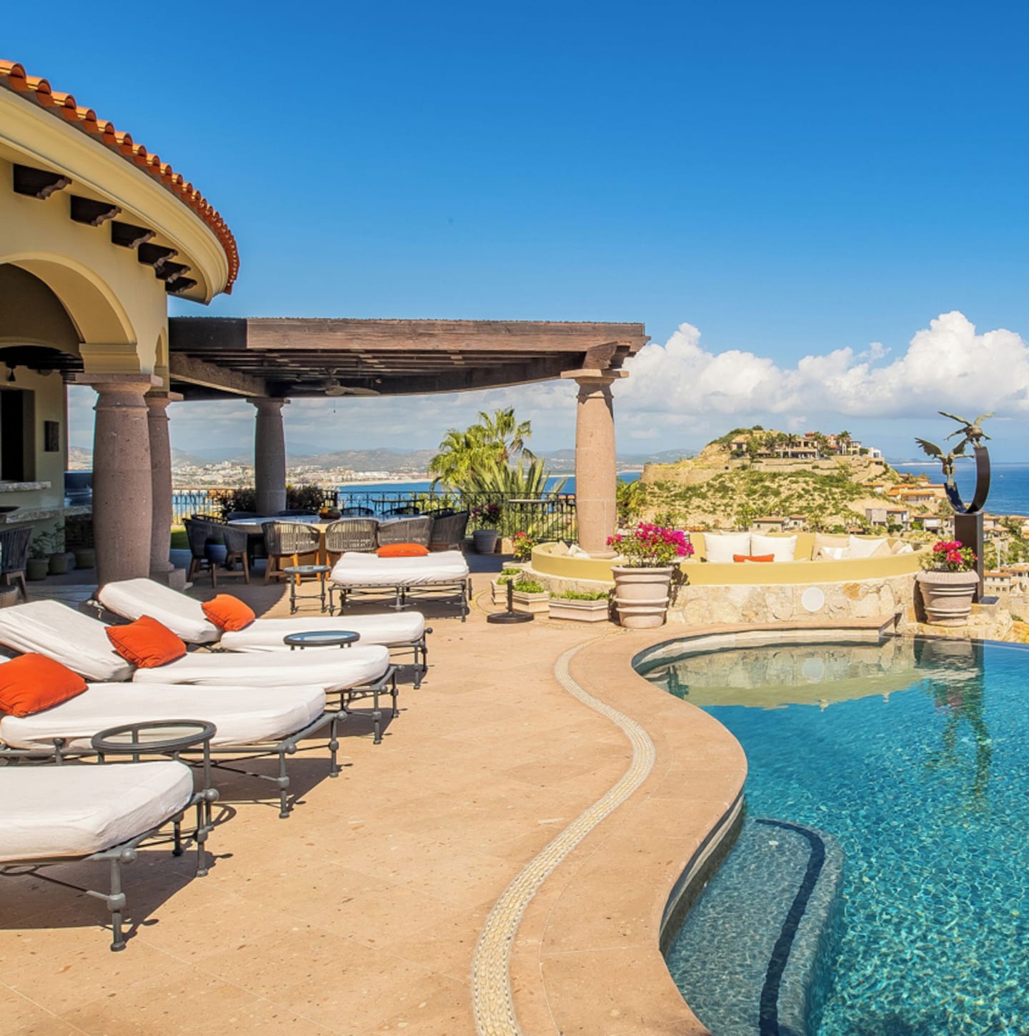 Spacious House With Gorgeous Sea View