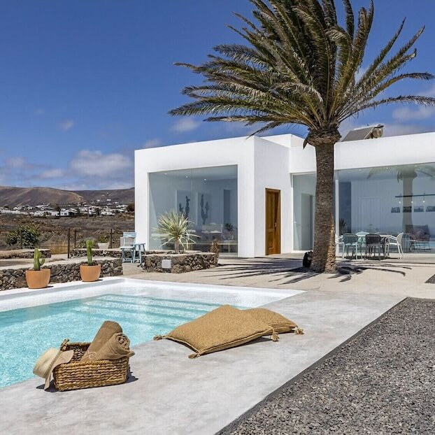 Discover Vrbos with pools.
