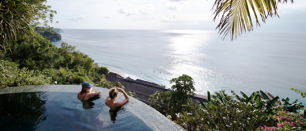 It's easy for One Key members to save on 4- and 5-star hotels with Member Prices.