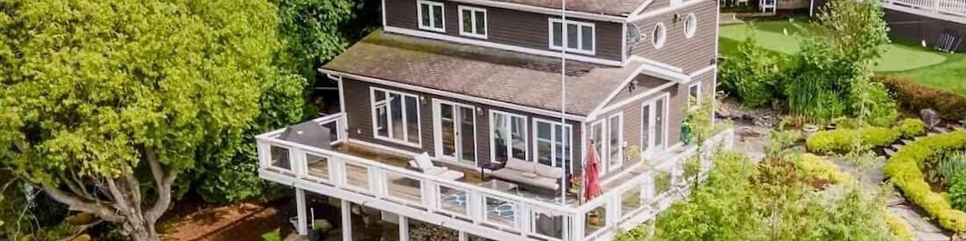 Organisez une escapade estivale de rĂȘve pour votre groupe dans une propriĂ©tĂ© de vacances privĂ©e.