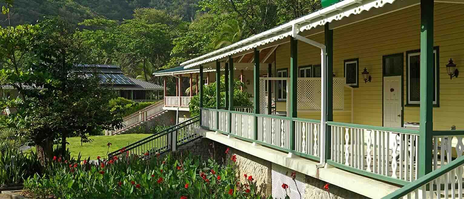 Bestill Rosalie Bay Eco Resort and Spa