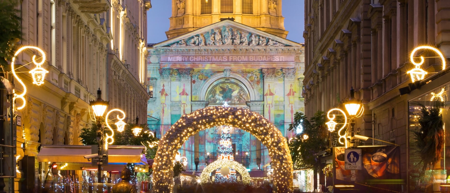 Glitrende lys på et julemarked