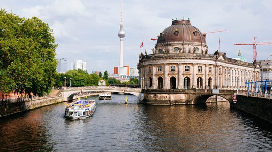 Withlocals LIVE Virtual Experience - Drive Around Berlin