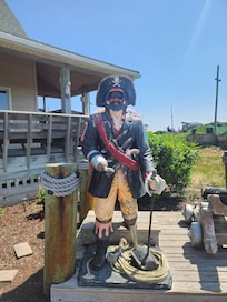 Mini golf at Mutiny Bay