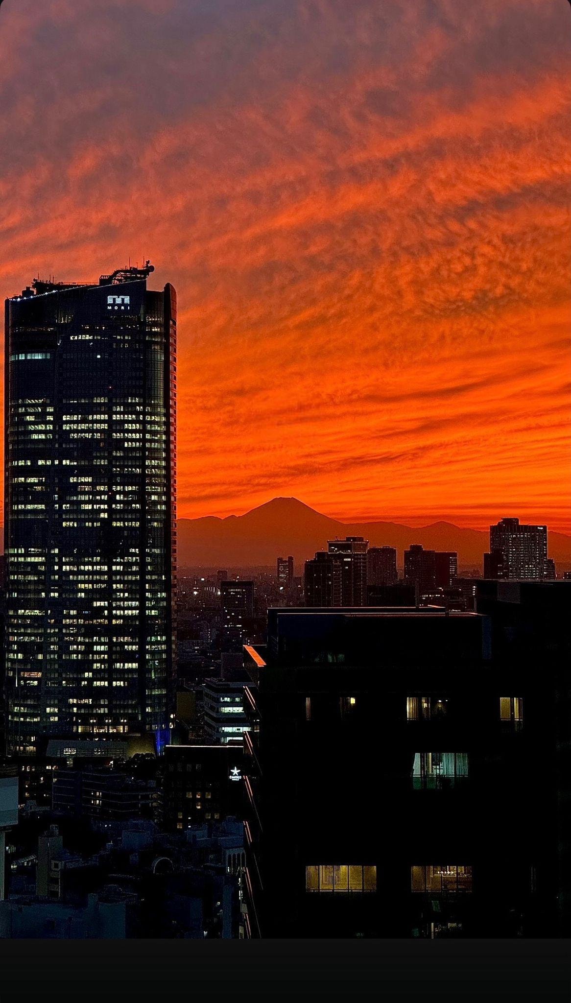 Mount Fuji from Tokyo in the late evening 