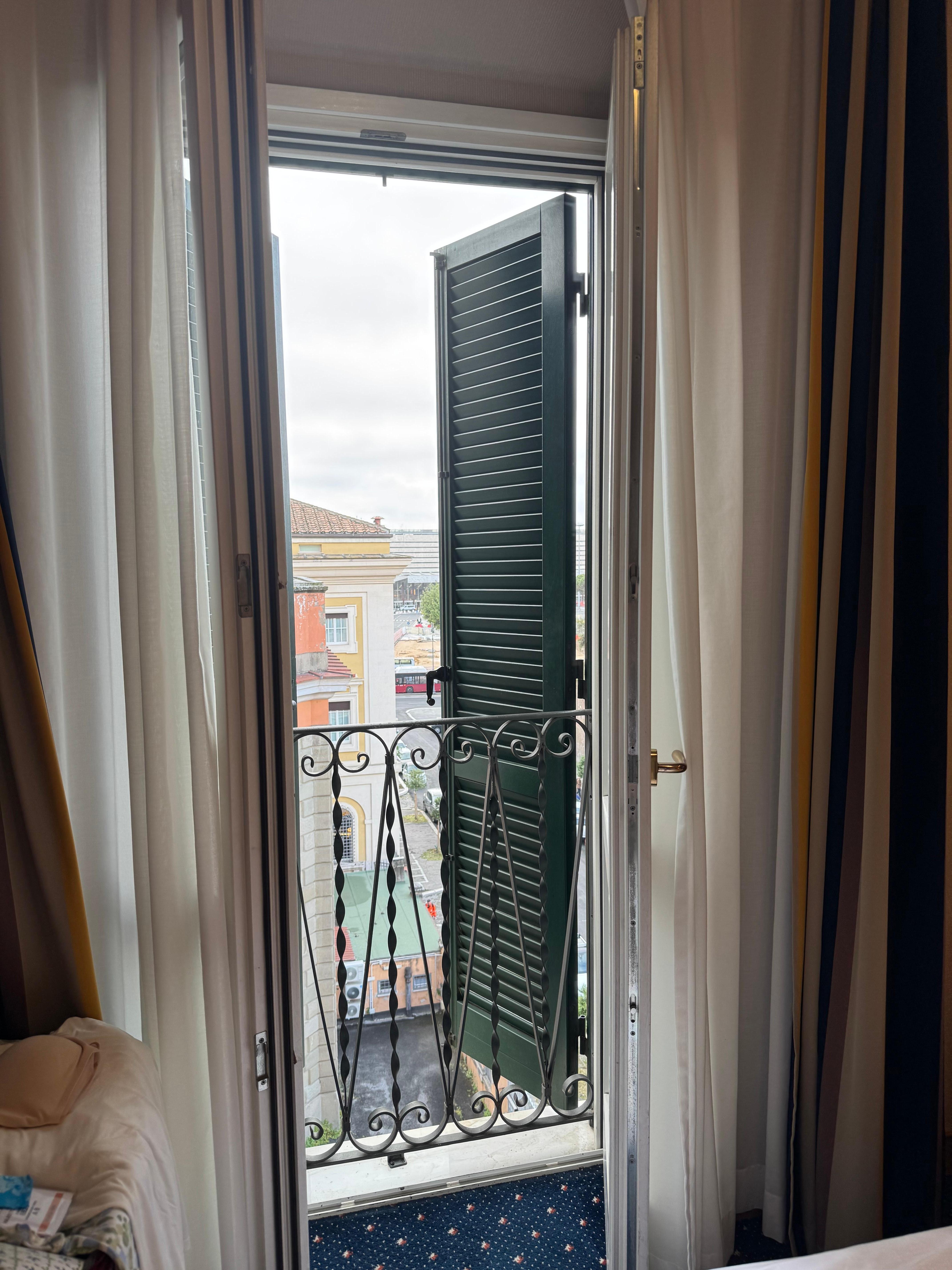 Juliet balcony 