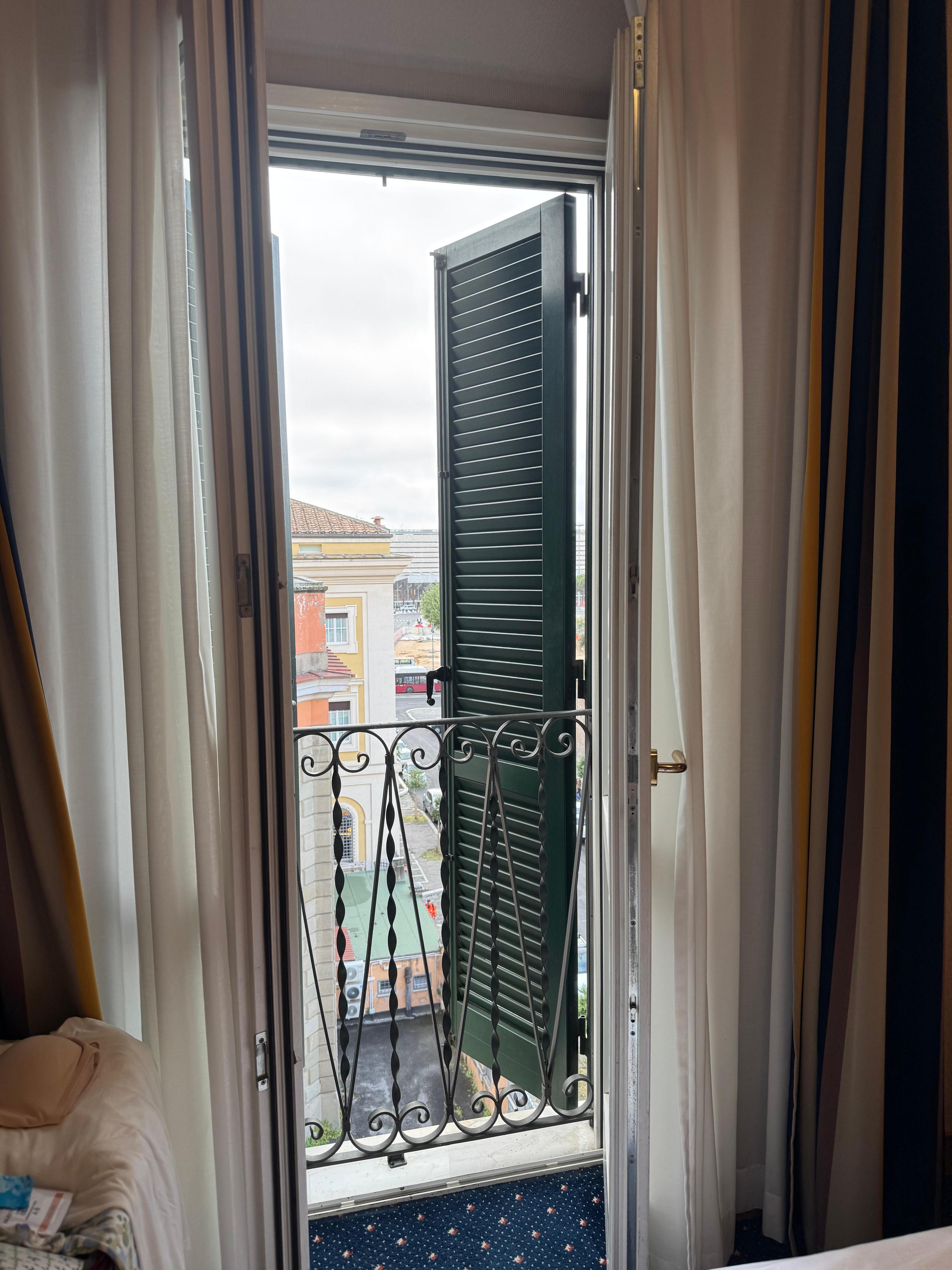 Juliet balcony 