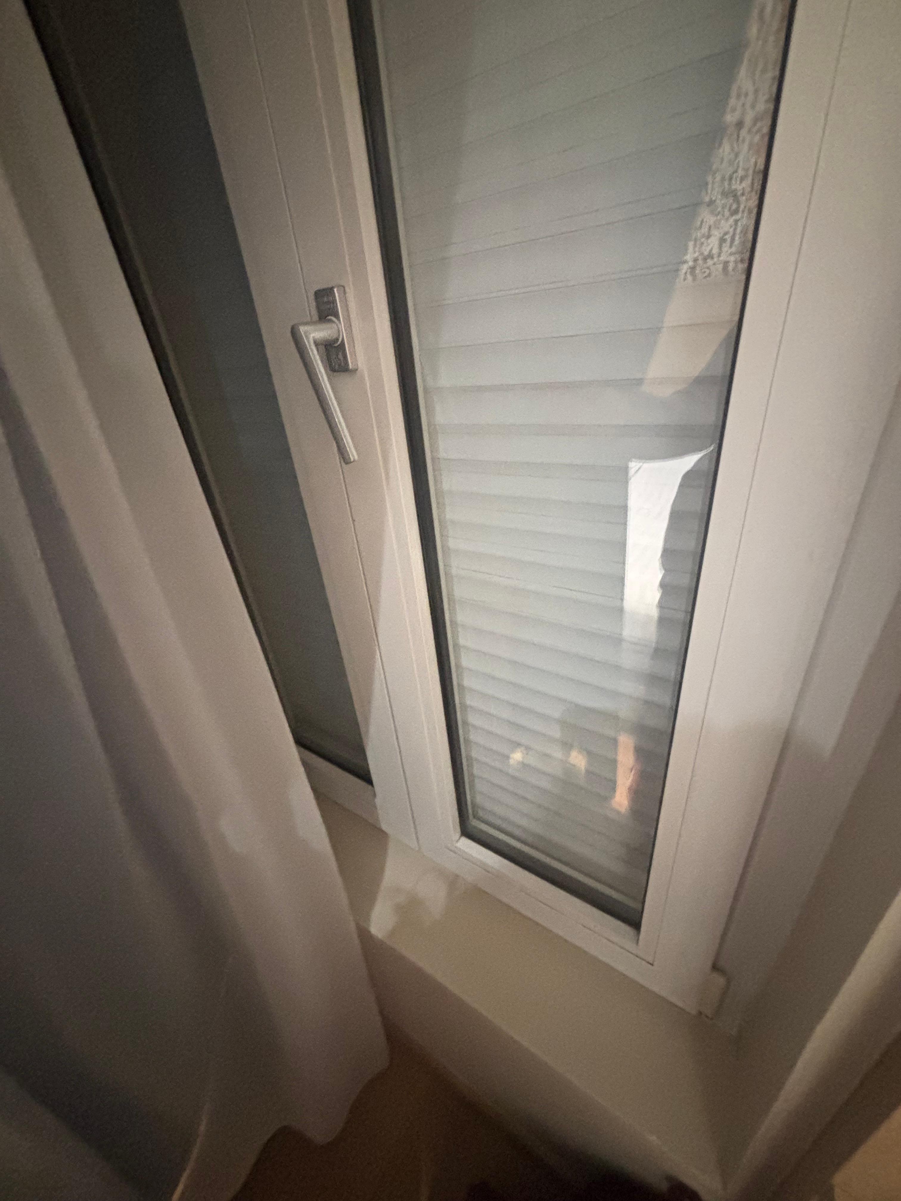 Volet non ouvert et chambre pas aéré 