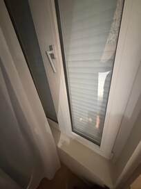 Volet non ouvert et chambre pas aéré