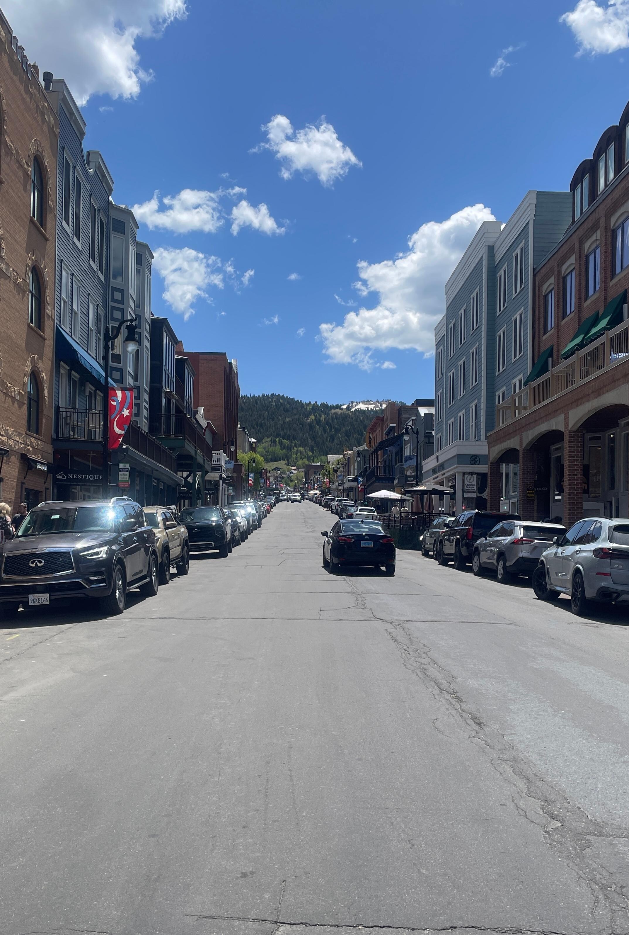 Shopping and restaurants nearby