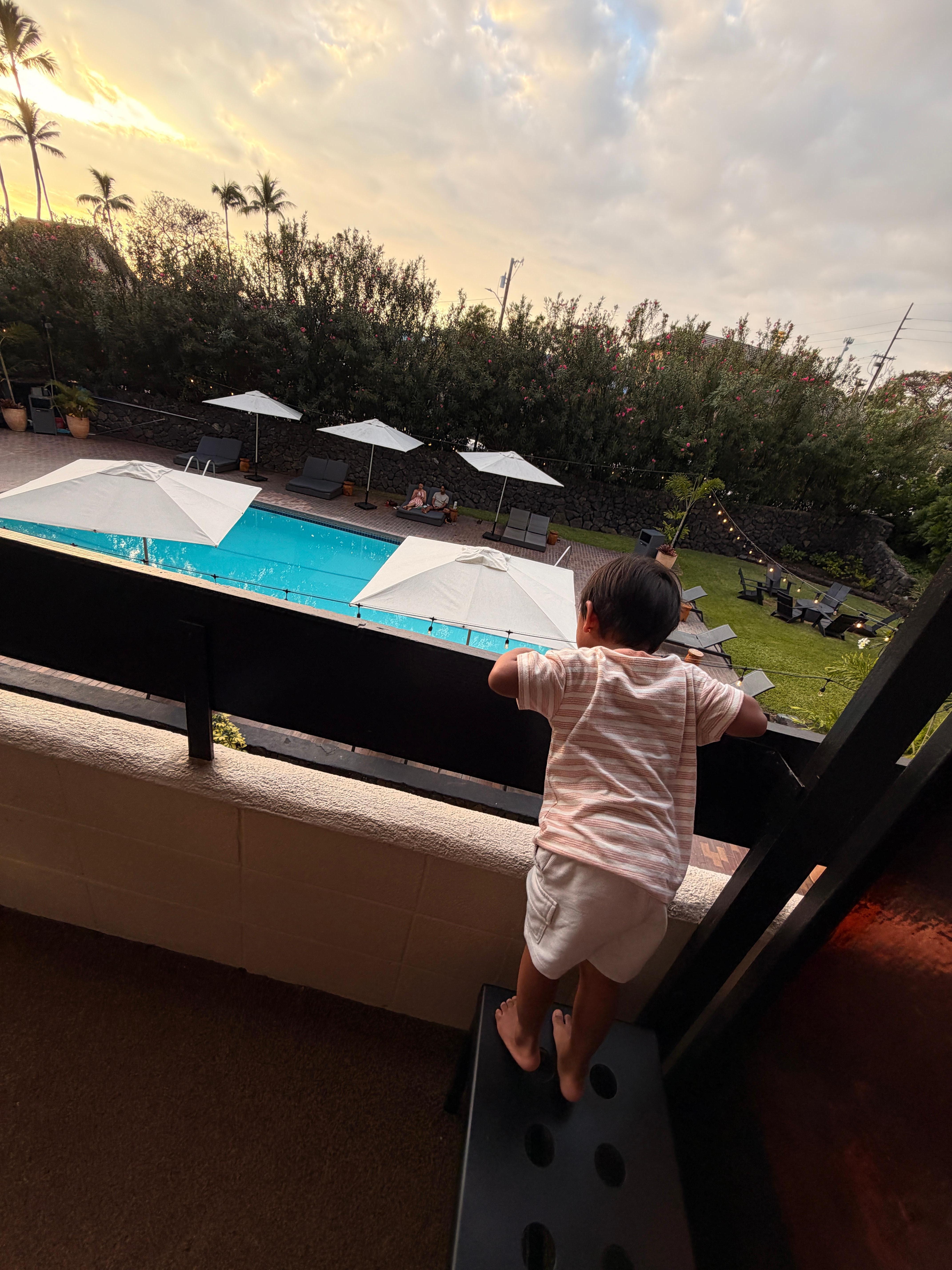 Was expecting a chairs & table in the lanai 