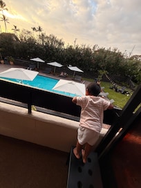 Was expecting a chairs & table in the lanai