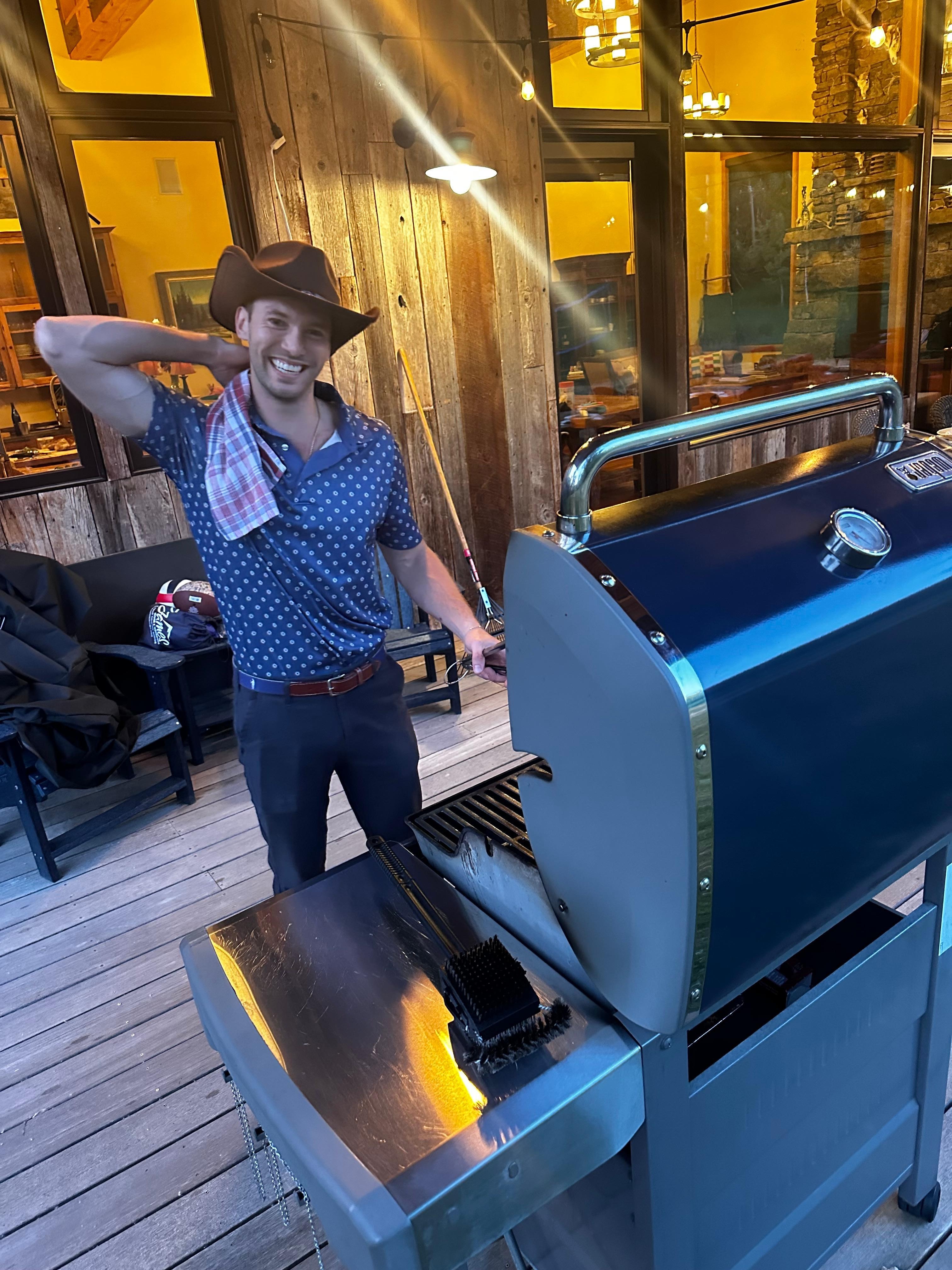 Gas line connected to the grill for easy use!!