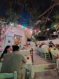 Eating out in Andros Ta Skalakia