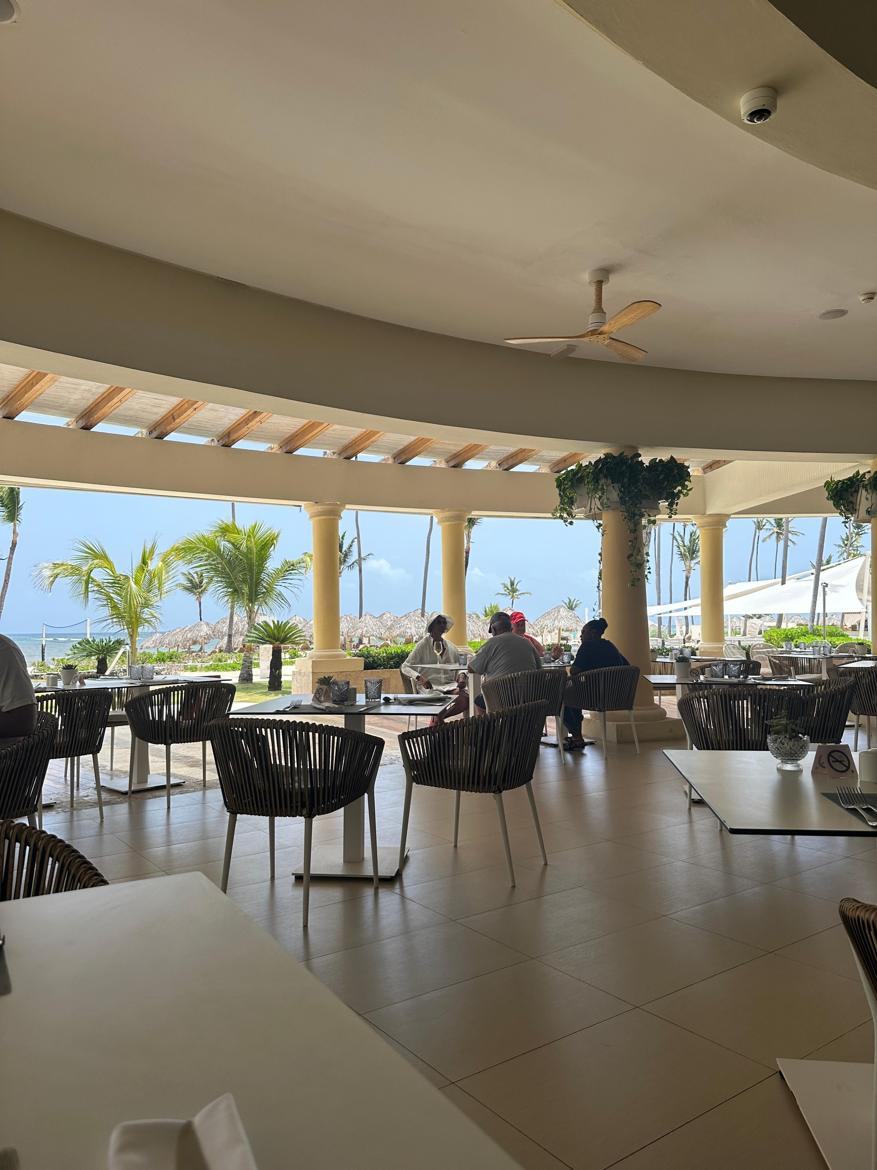 La Perla lunch buffet