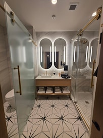 The bathroom is gorgeous and with a HEATED FLOOR. I wanted to take it home with me hahah