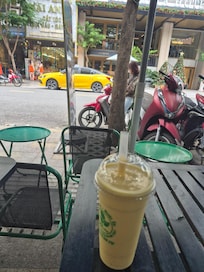 Perfect place for a smoothy and to people watch.