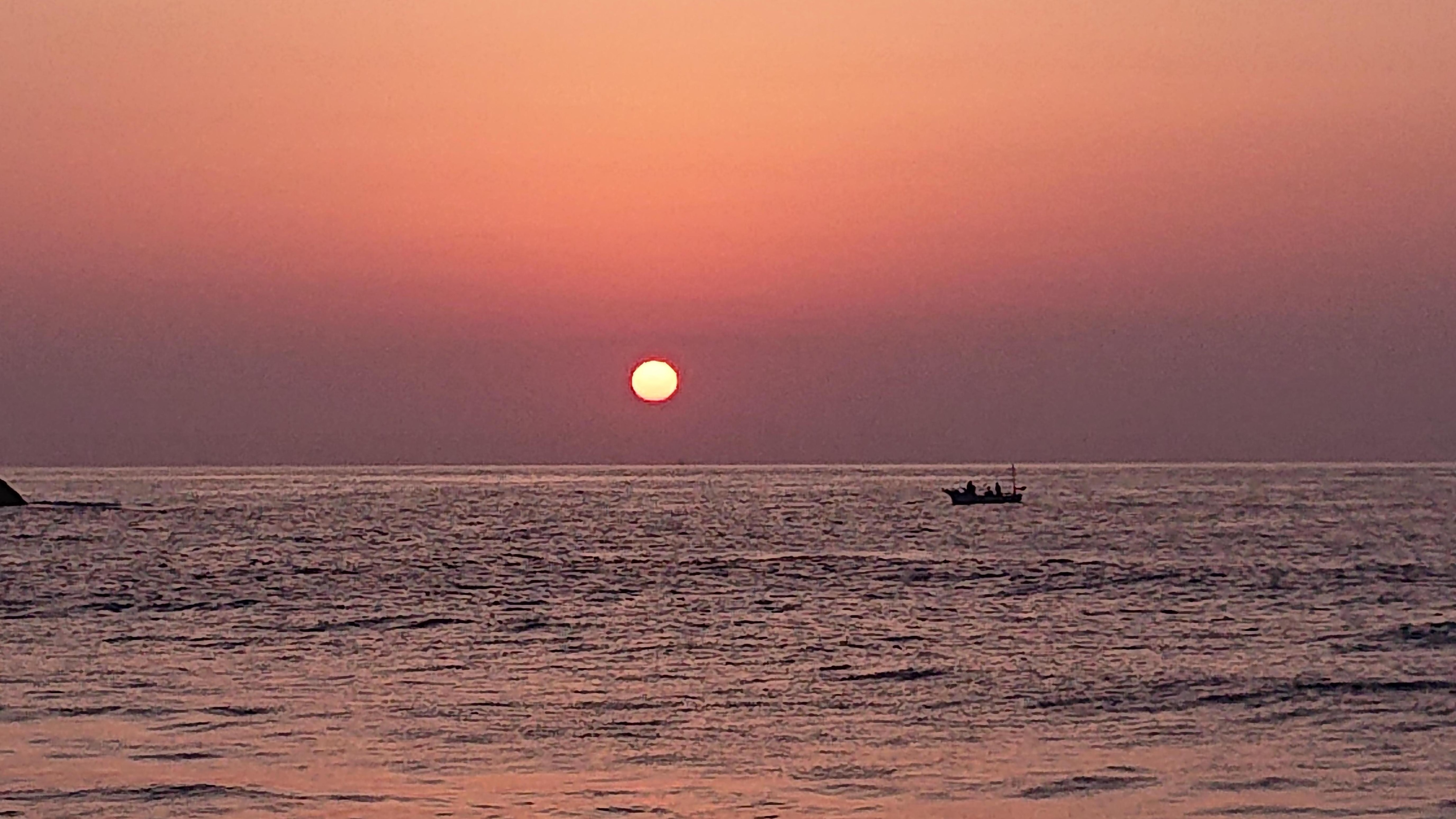 ホテルからすぐそばの田牛海岸からです