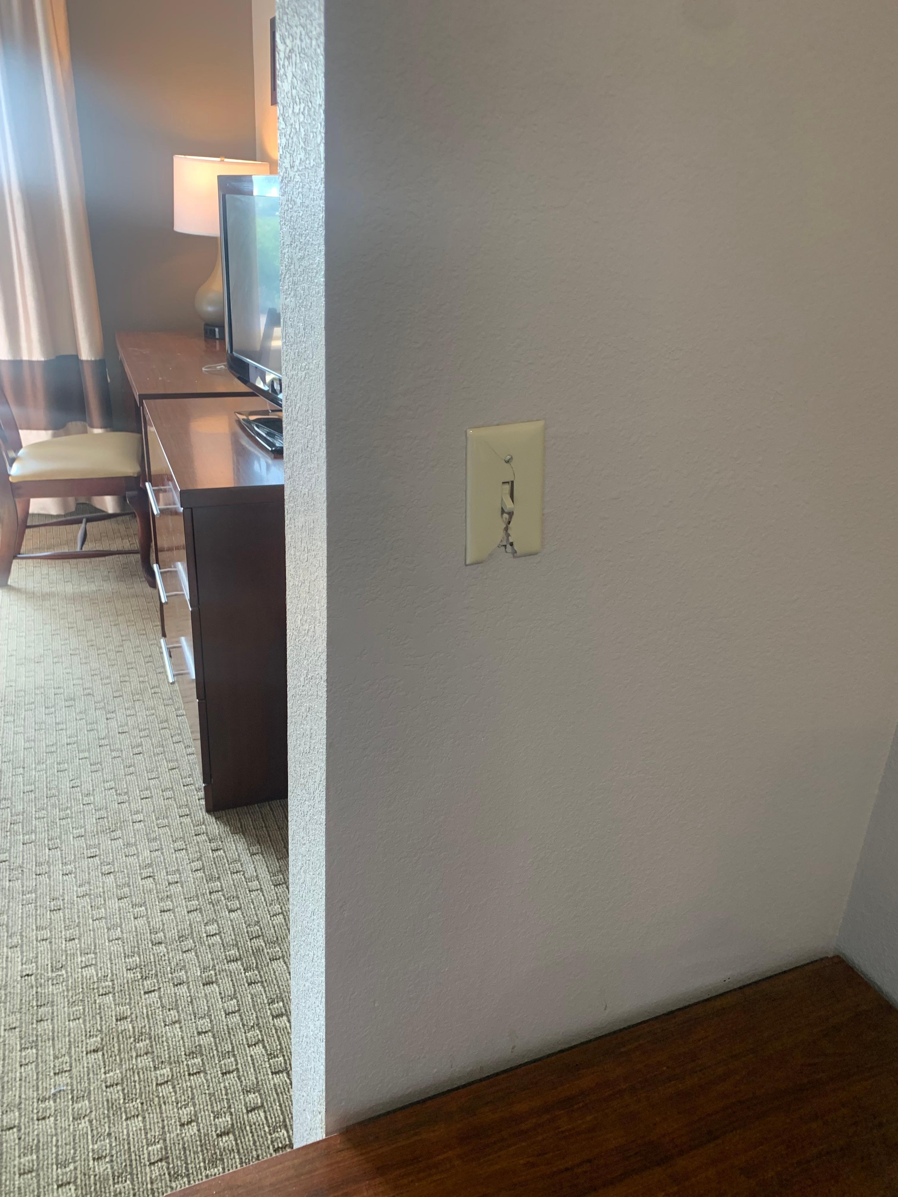 This light never worked and it was already broken.