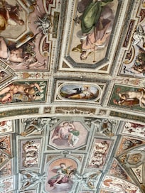 Breakfast room ceiling.