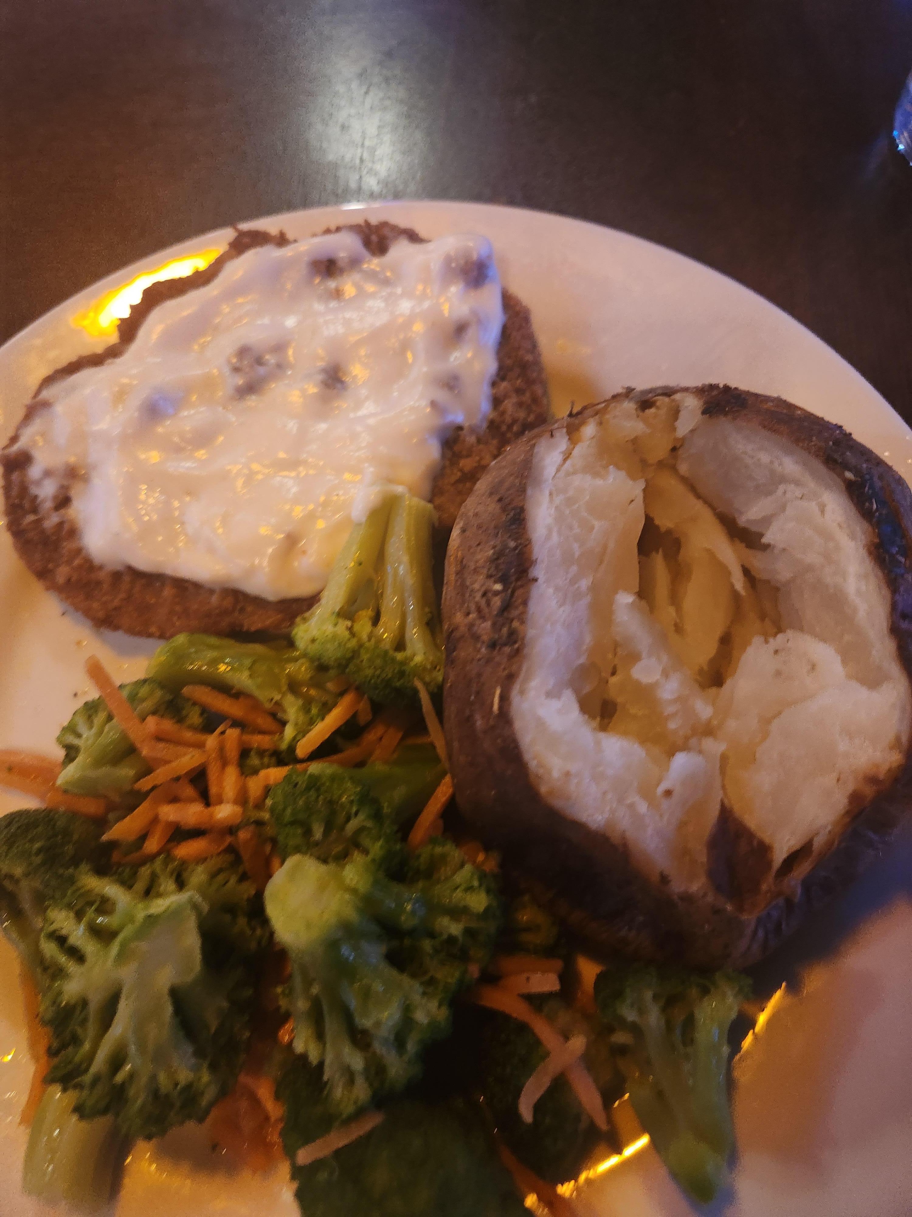 horrible food.. took 30 minutes, gave me salad bar veggies and no topping for my baked potato. The gravy was cold and disgusting