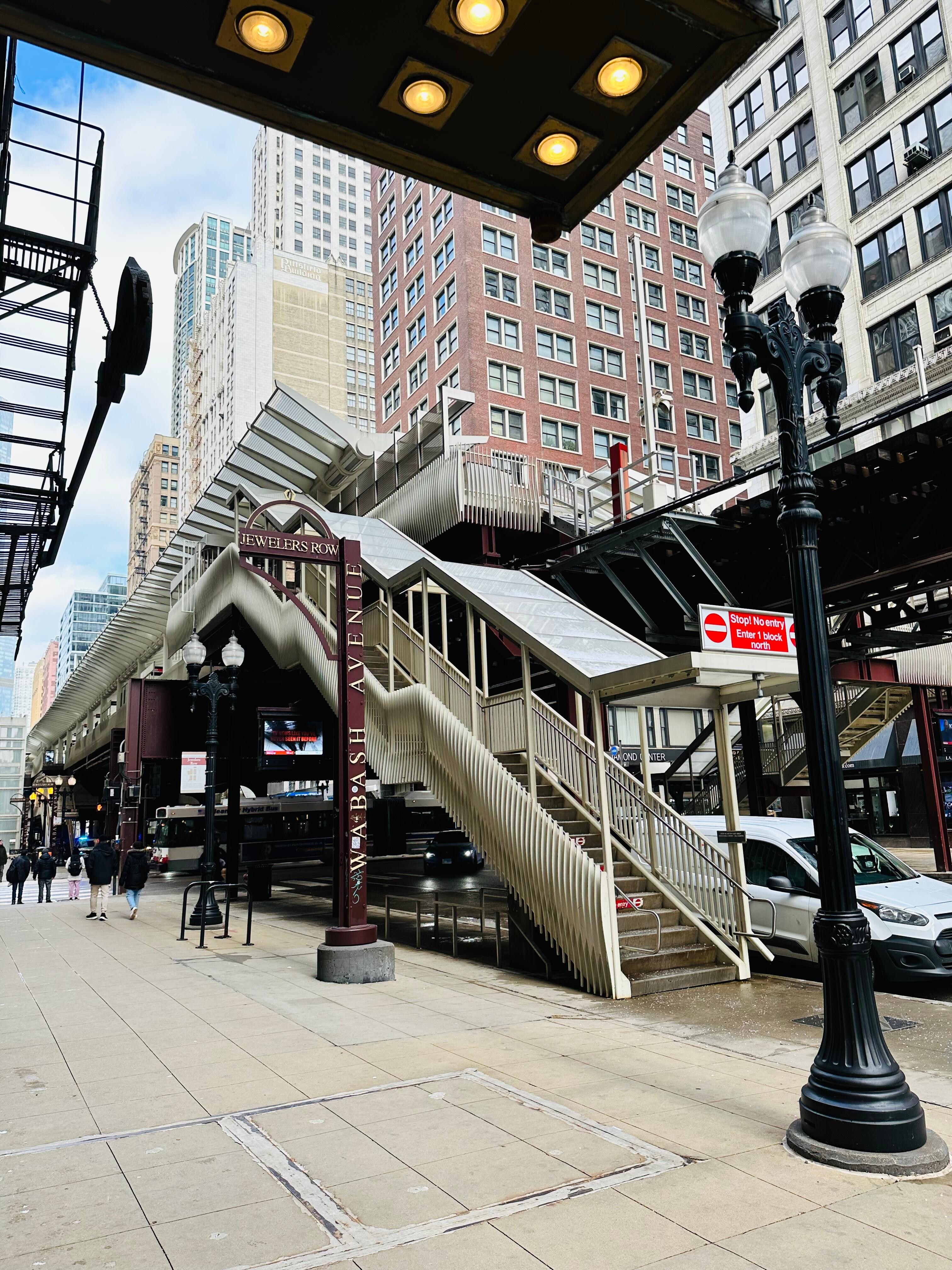 View to the left of the hotel entrance.