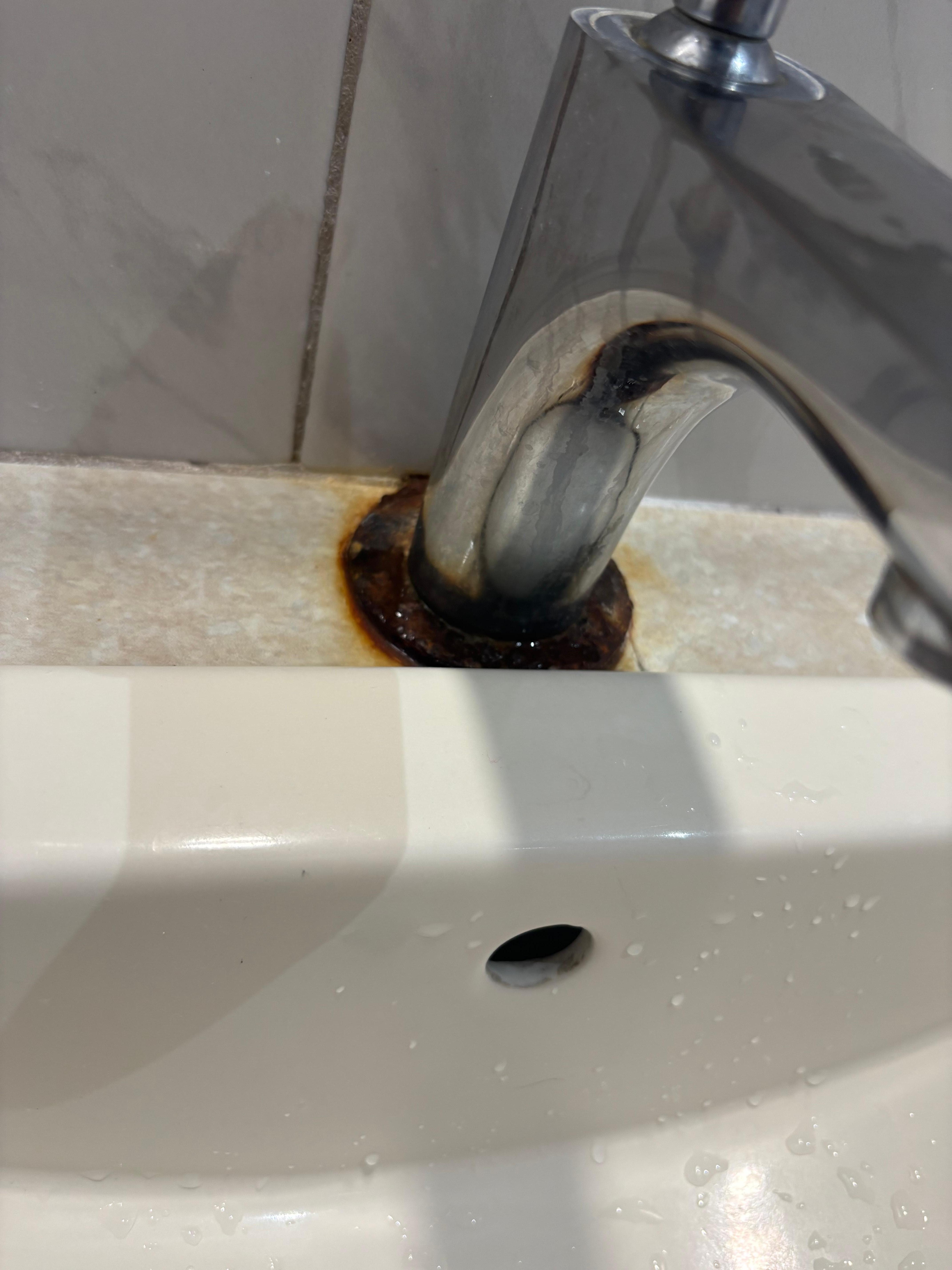 Toma de llame completamente enlamada