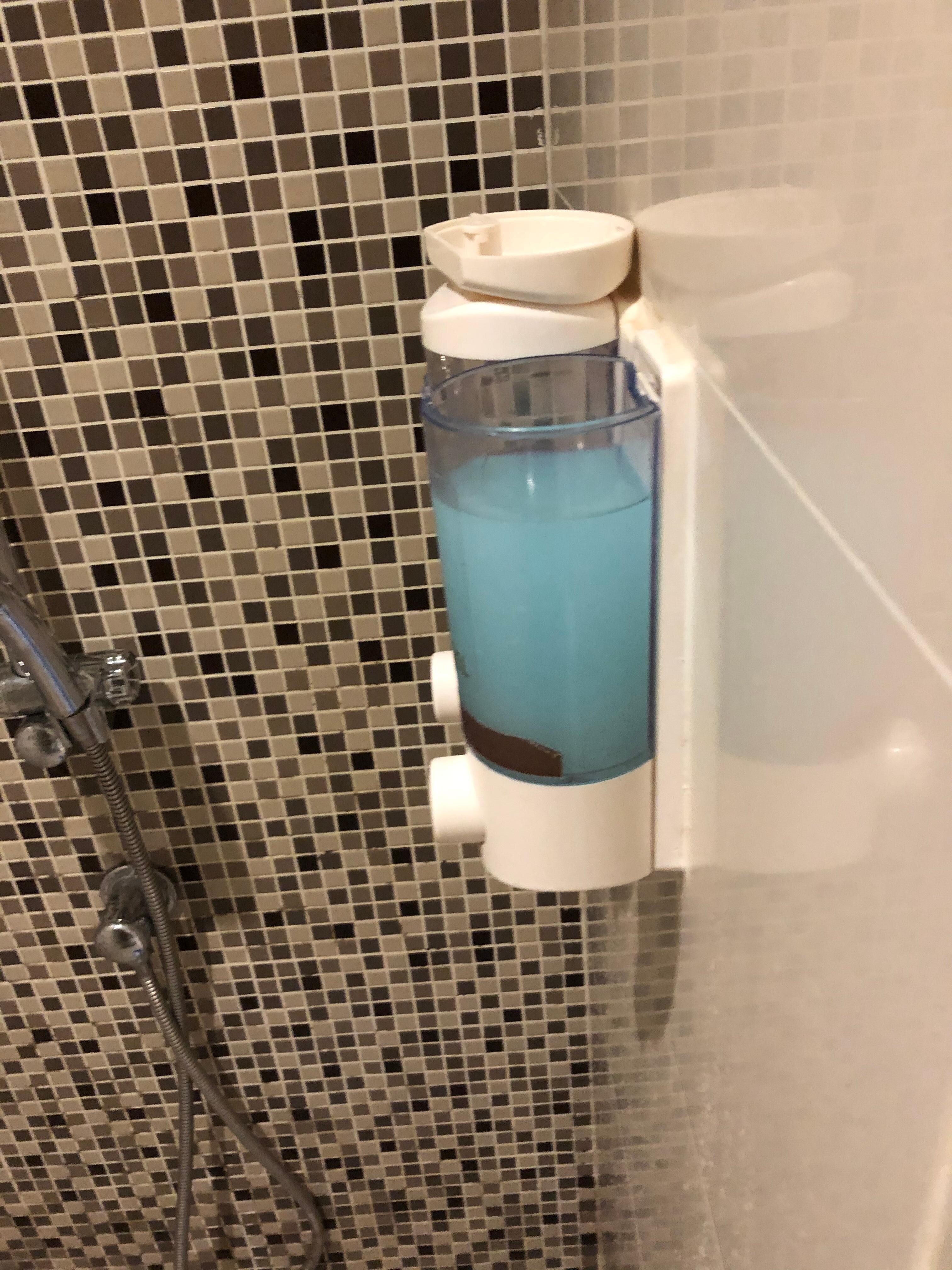 沐浴露的蓋子可能老化，所以服務員開唔到，就索性唔添加