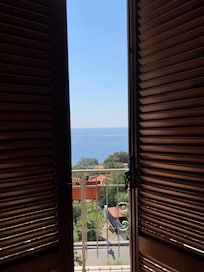 Camera con vista mare