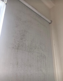 窗簾都發霉,清潔真是很糟糕,真的是踩到地雷民宿,HOTEL .COM 還給8.4評分,以後不會再相信