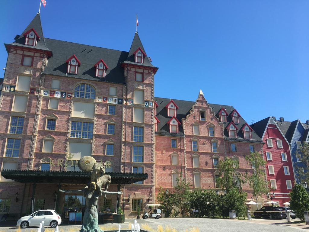 The front entrance to the hotel.