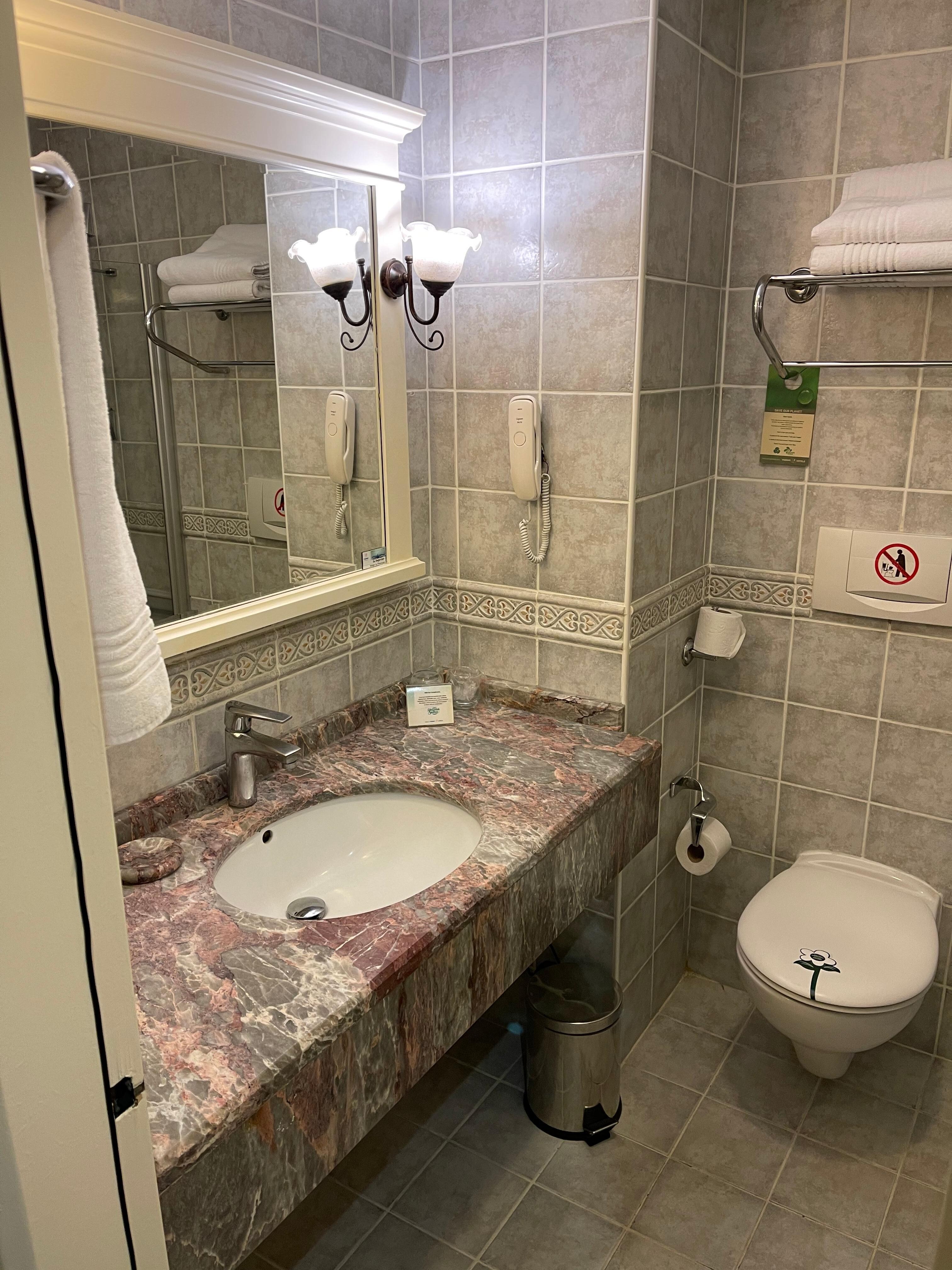 Vista del baño de la habitación
