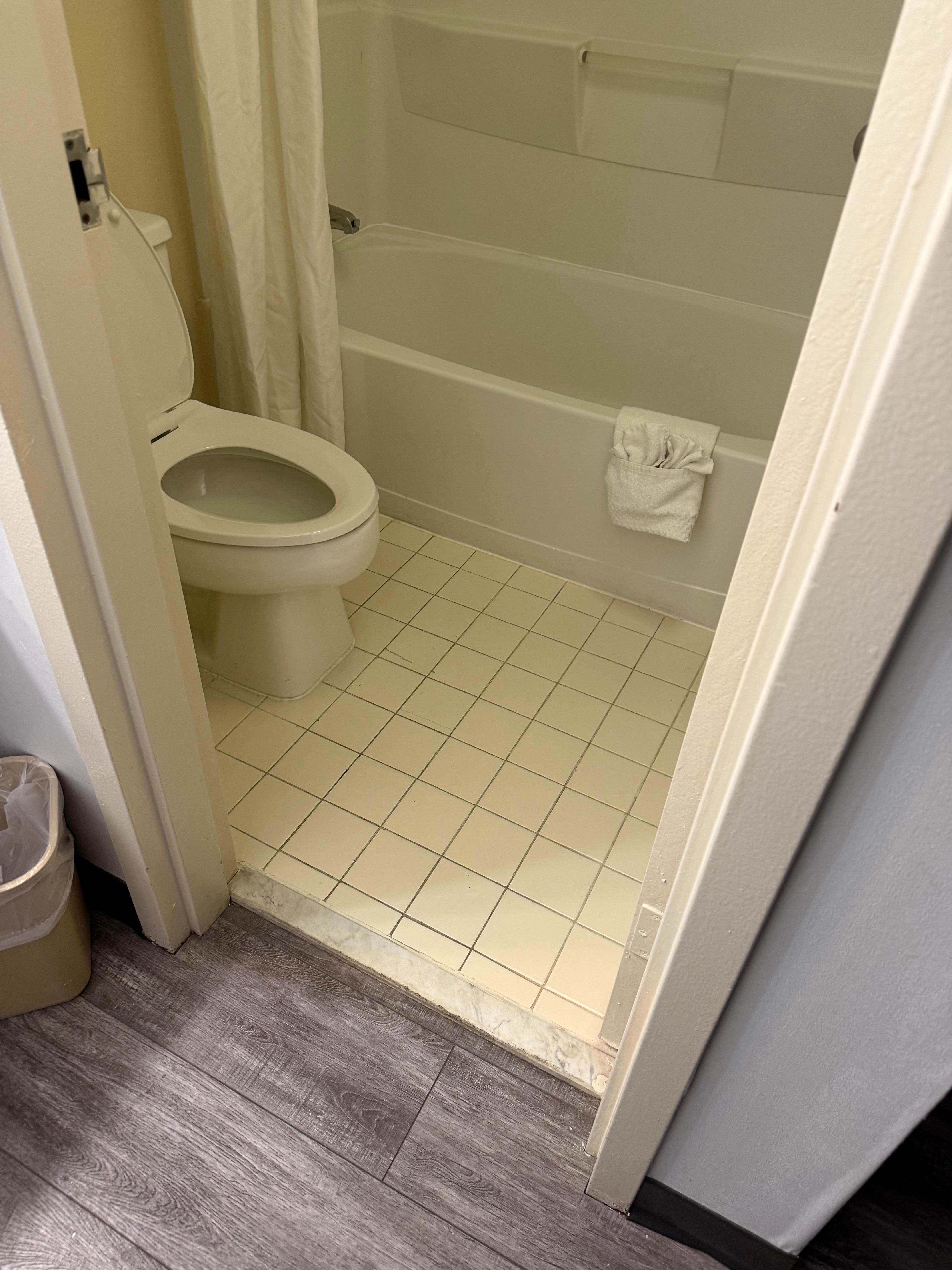 Clean bathrooms and really soothing hot water 