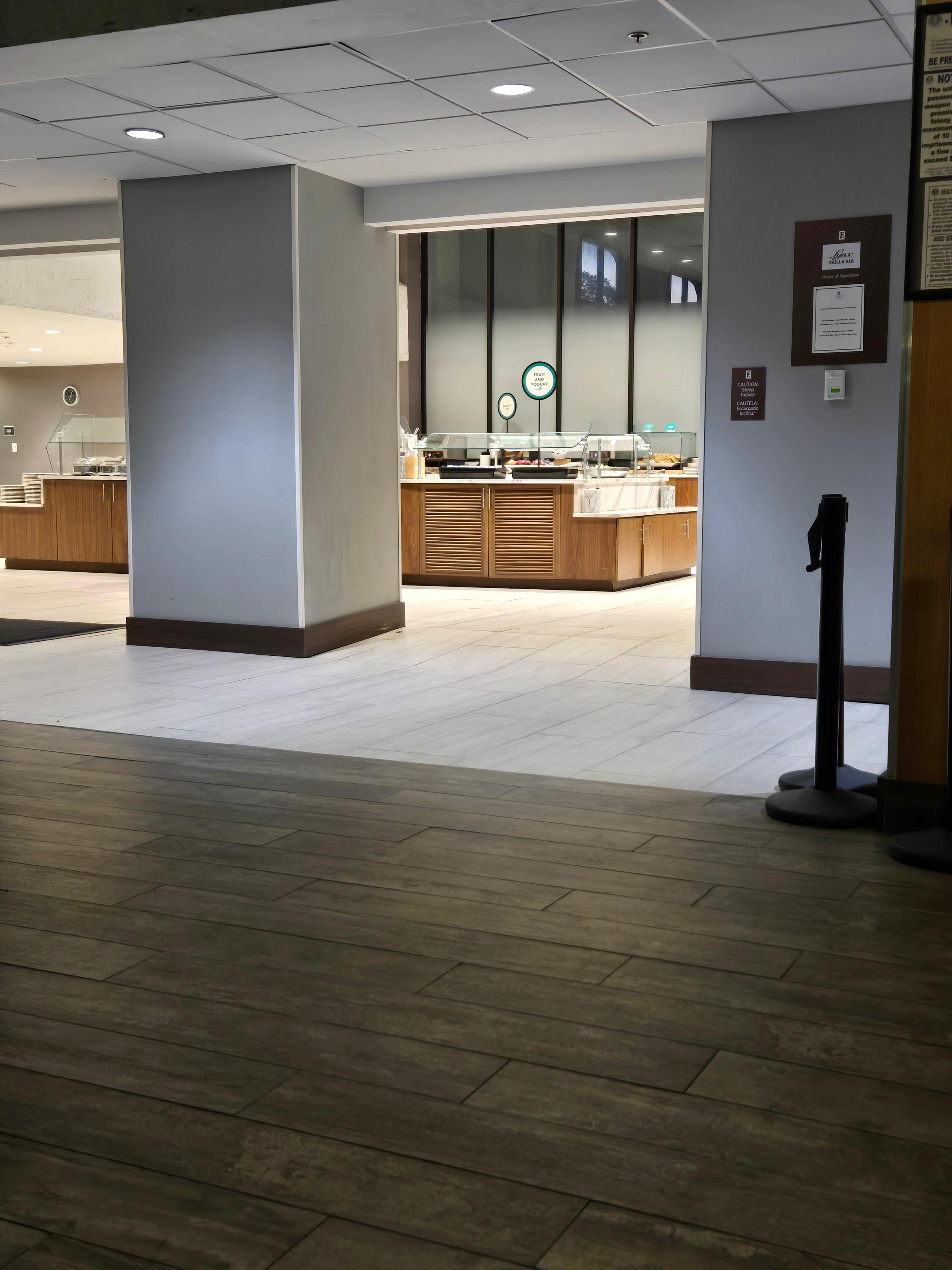 Breakfast area, huge!