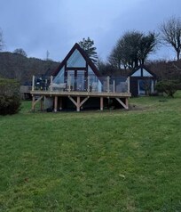 Beautiful Taynish Chalet