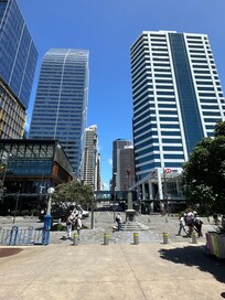 Street view up Queen street