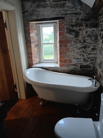 Lovely bath, I cleaned with face wipes before we used this. The shower was grimy at the front too sadly
