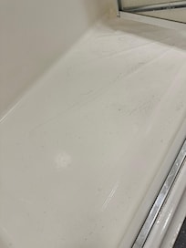 Shower tub with overflow at the bottom