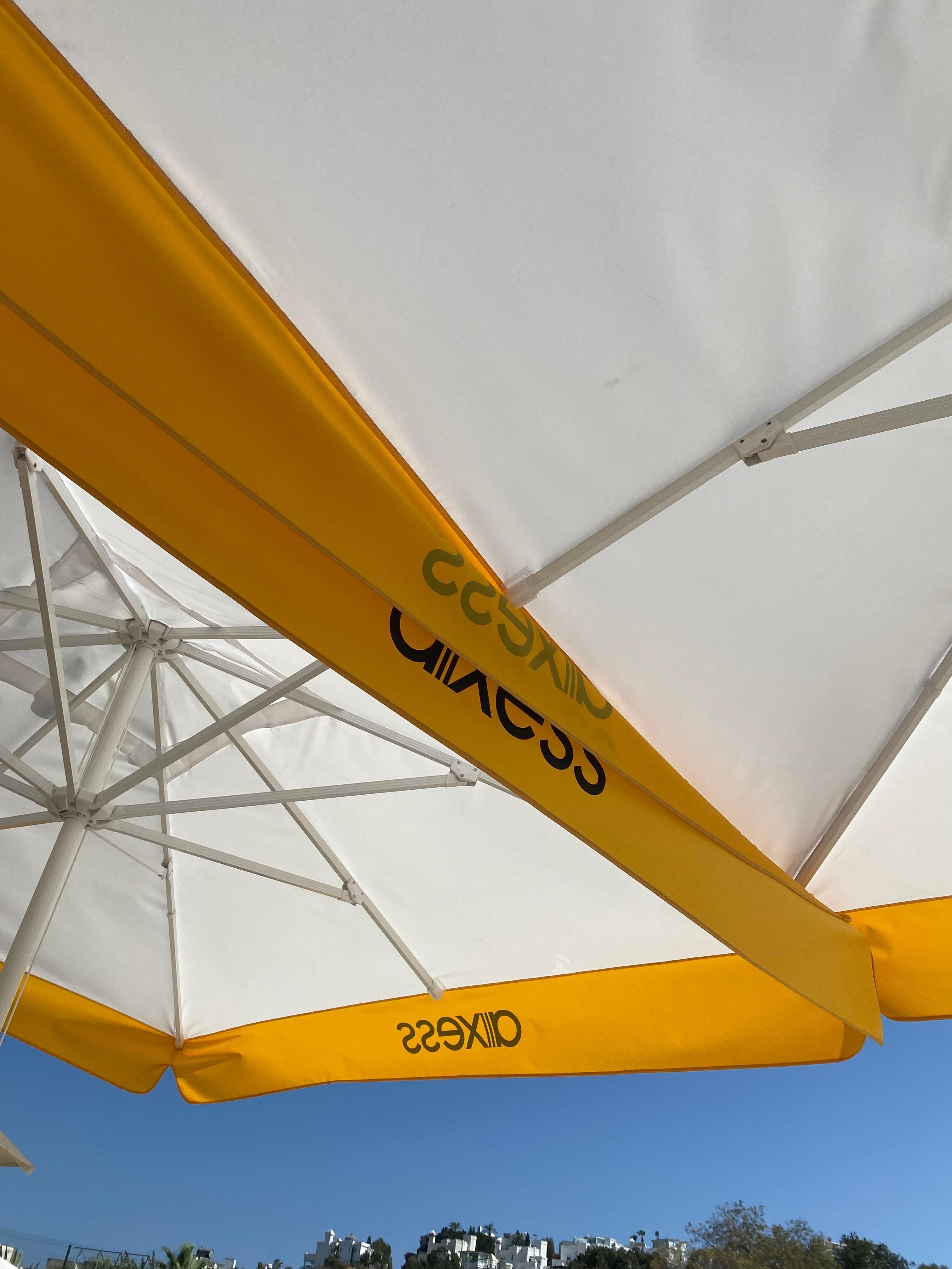 Yani koskoca otelsin axess şemsiyesi kullanıyorsun insan bi şemsiye koyar oraya millet o kadar para veriyor