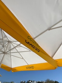 Yani koskoca otelsin axess şemsiyesi kullanıyorsun insan bi şemsiye koyar oraya millet o kadar para veriyor