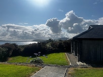 Sonniger Morgen auf dem GrundstĂŒck