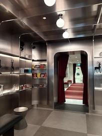 The lobby was top tier as well.