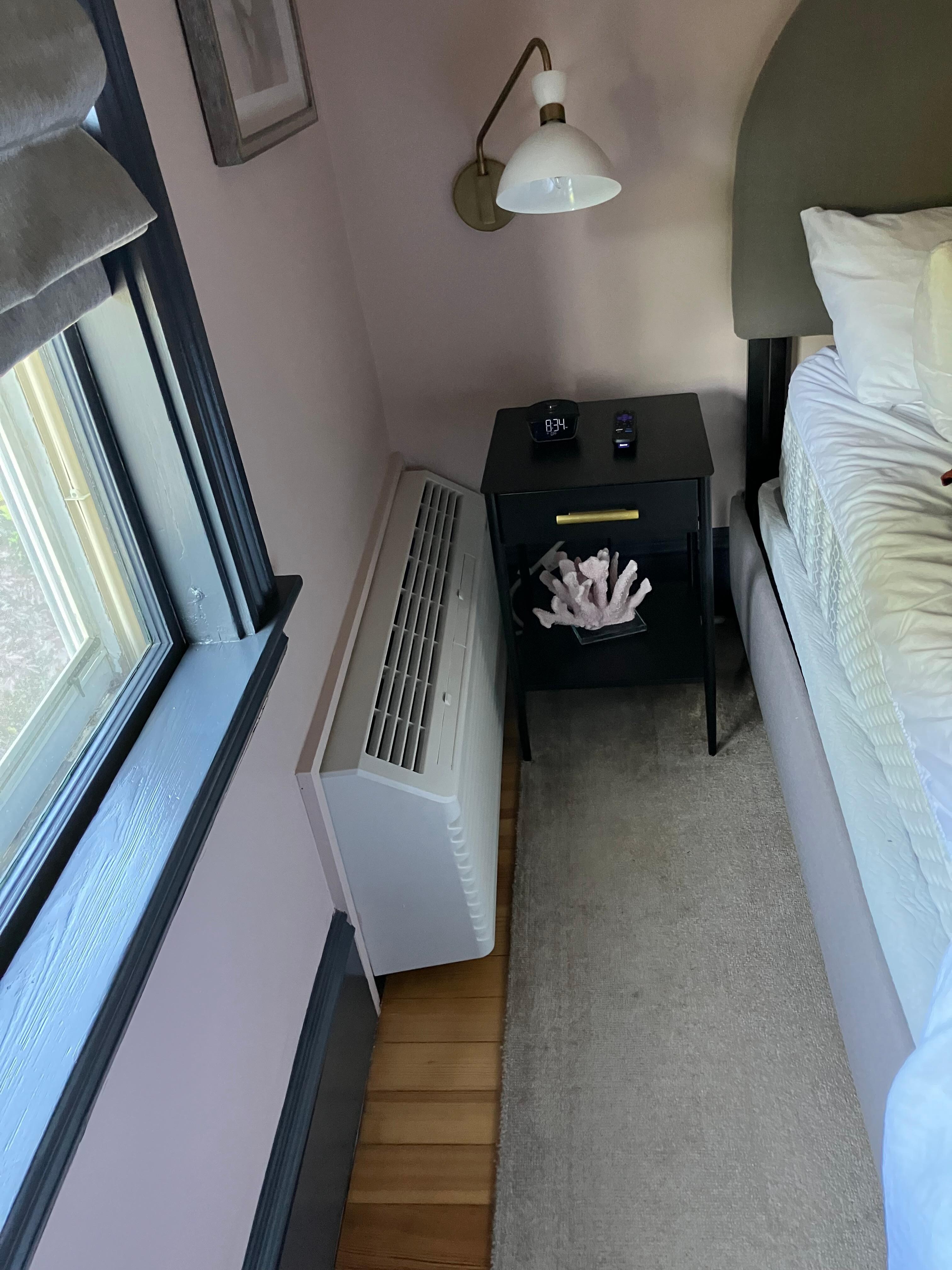 Air conditioning right next to bed.