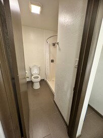 Ample room in the toilet/shower room