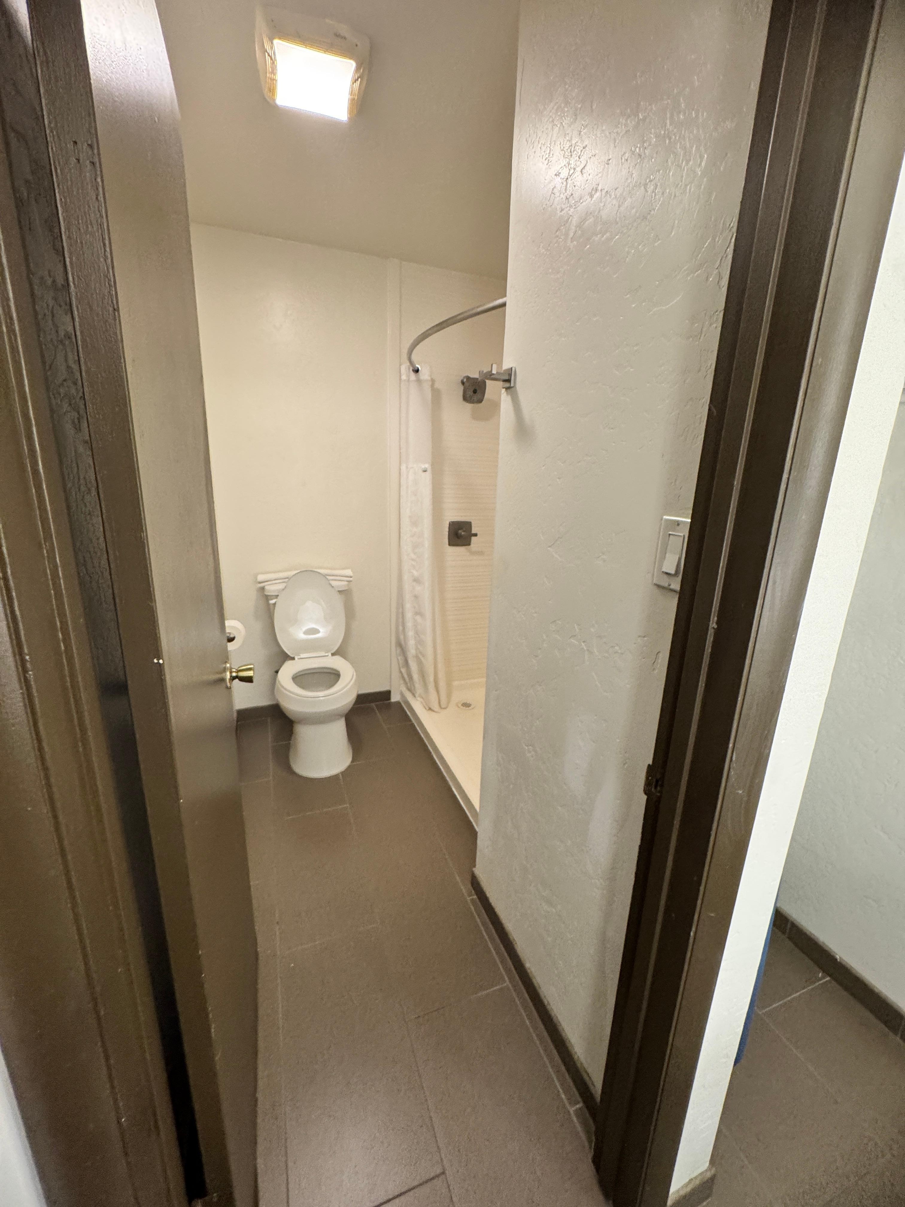 Ample room in the toilet/shower room