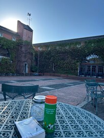 早朝 暖かいコーヒーを持って読書タイム