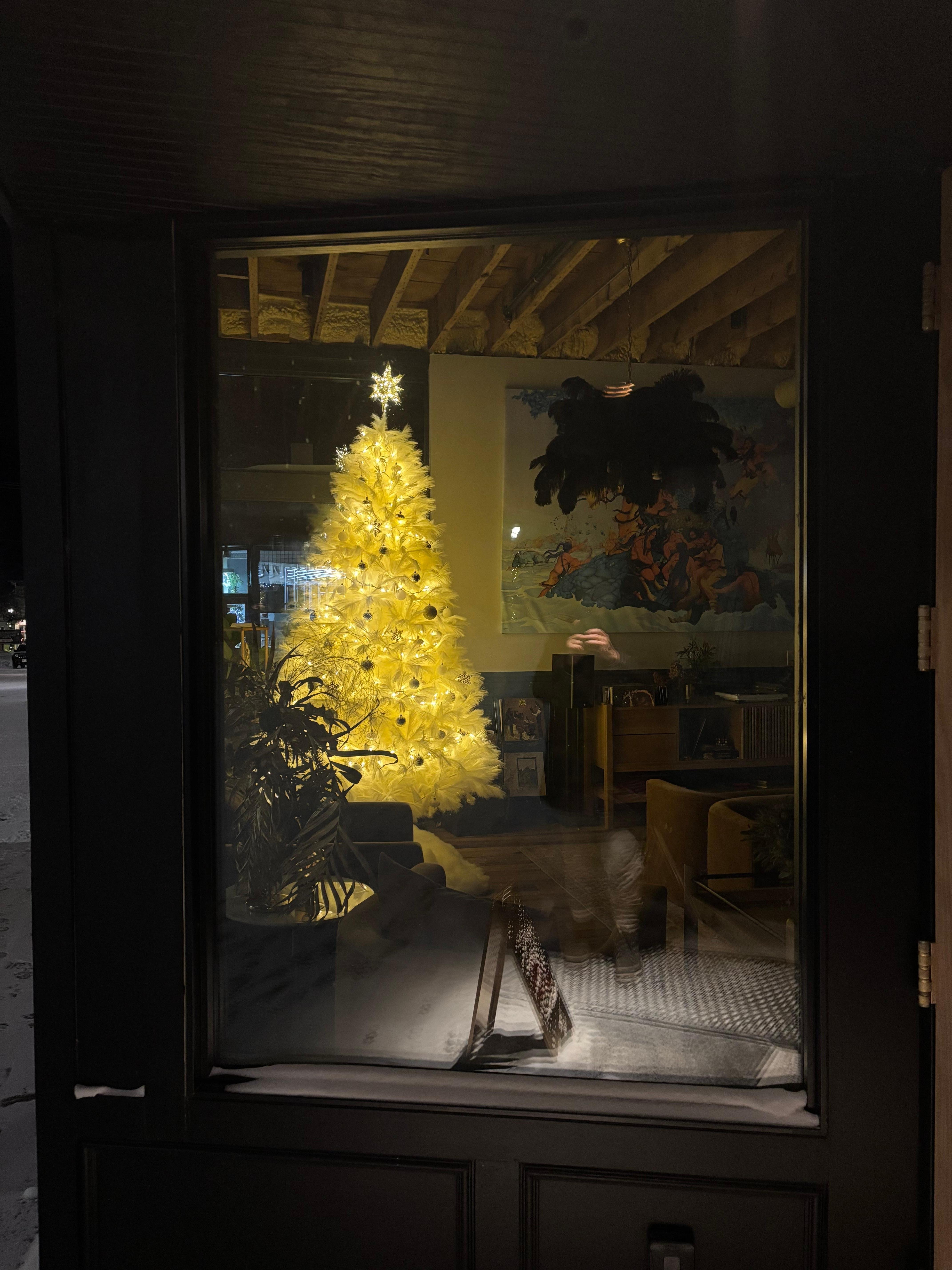 Outside Lookin In The Social Club