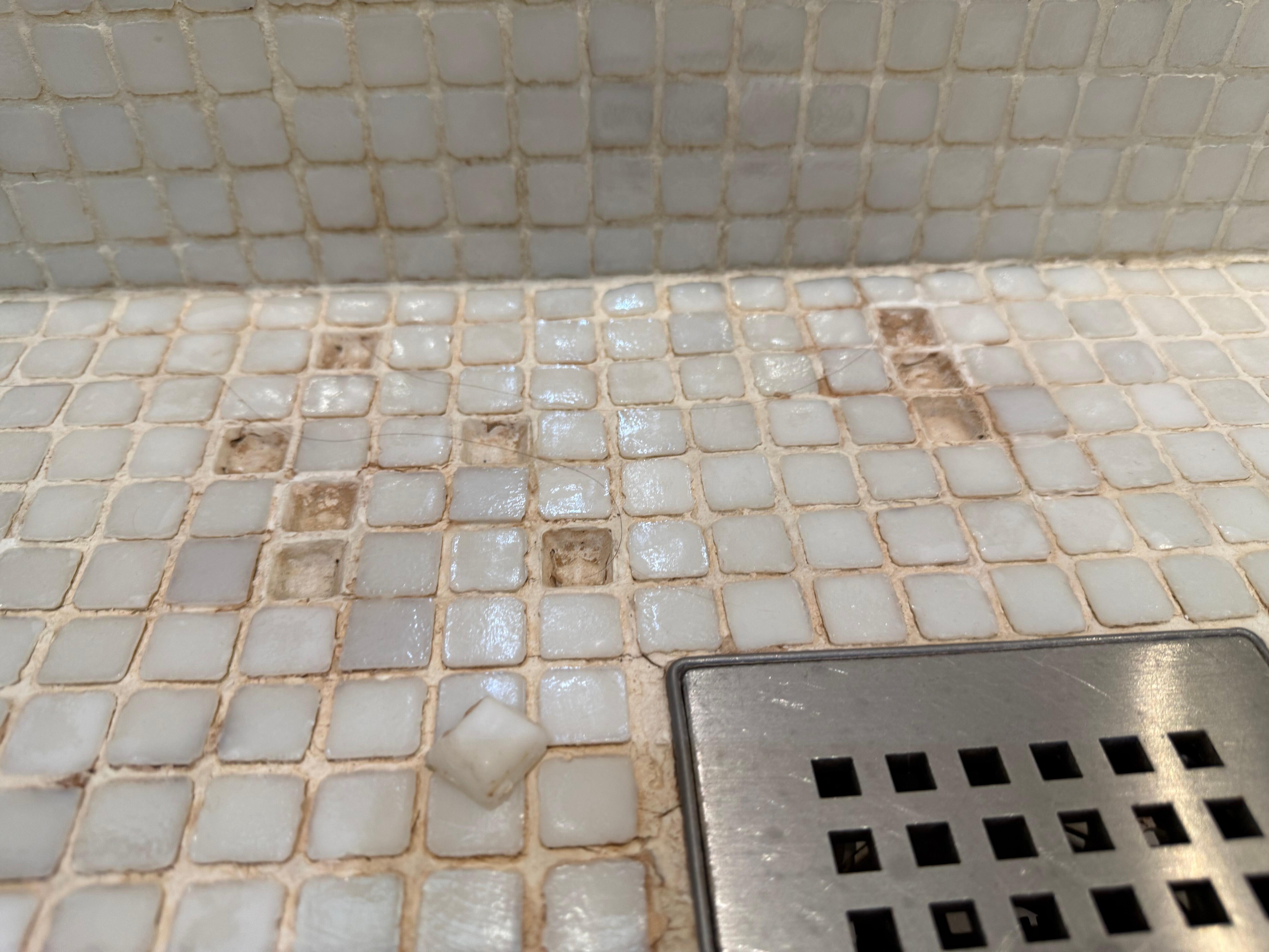 Fehlende Fliesen in der Badewanne